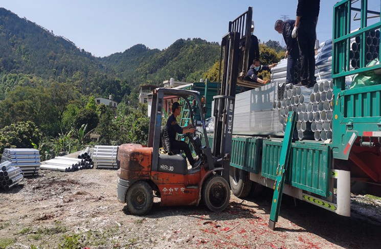 福建波形護(hù)欄卸車